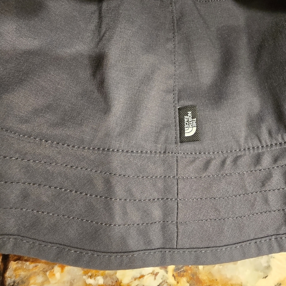 The North Face Class v reversible bucket hat in black and grey Size S-M Unisex - Picture 3 of 5